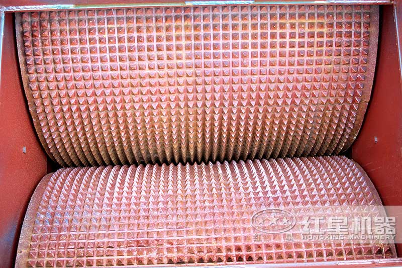 對(duì)輥破碎機(jī)輥皮耐用,幾乎沒有易損件 對(duì)輥破碎機(jī)輥皮耐用,幾乎沒有易損件