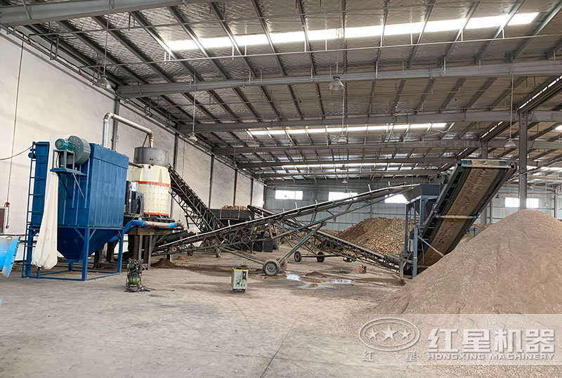 制砂現場用一臺復合式破碎機 制砂現場用一臺復合式破碎機