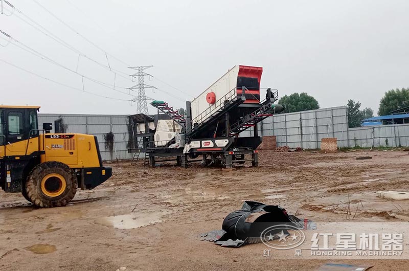 重錘式破碎機移動式碎石生產(chǎn)線 重錘式破碎機移動式碎石生產(chǎn)線