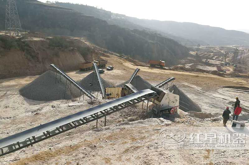 小型破石機(jī)加工現(xiàn)場 小型破石機(jī)加工現(xiàn)場