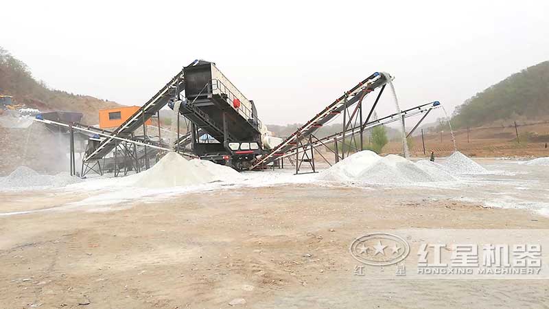 白云石破碎機(jī)現(xiàn)場 白云石破碎機(jī)現(xiàn)場