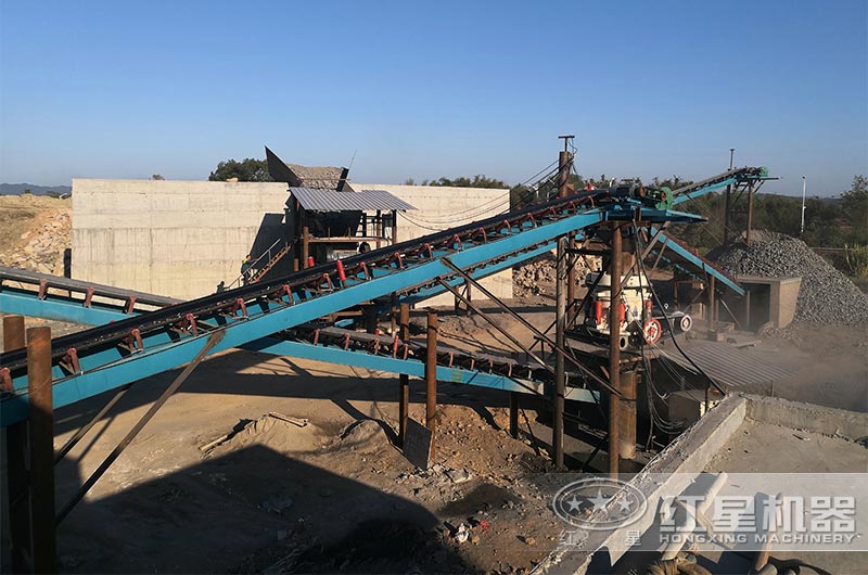 花崗巖碎石制沙現場二 花崗巖碎石制沙現場二