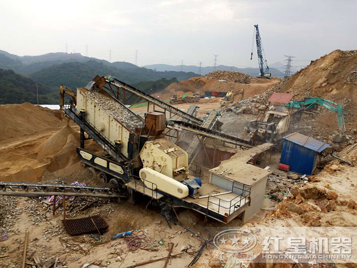 移動式碎石機作業(yè)現場